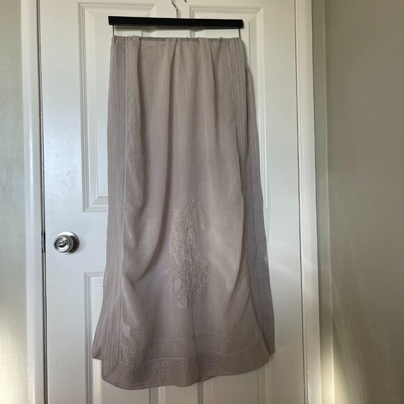 Lightweight Beige Scarf with Delicate Floral Embroidery - Picture 8 of 9